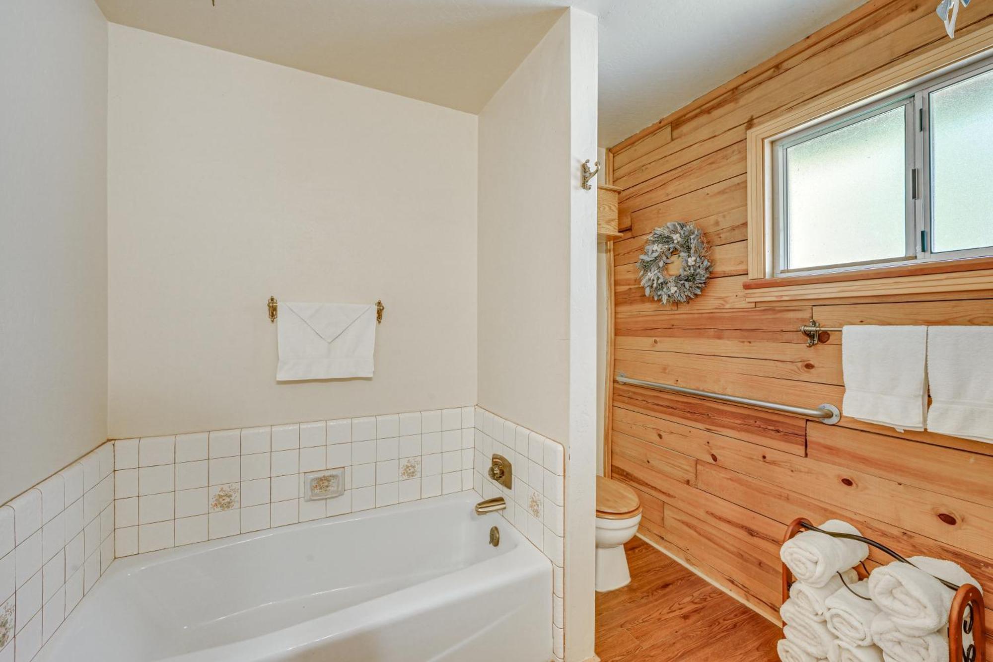 Cozy Family-Friendly Badger Retreat With Fireplace! Екстериор снимка