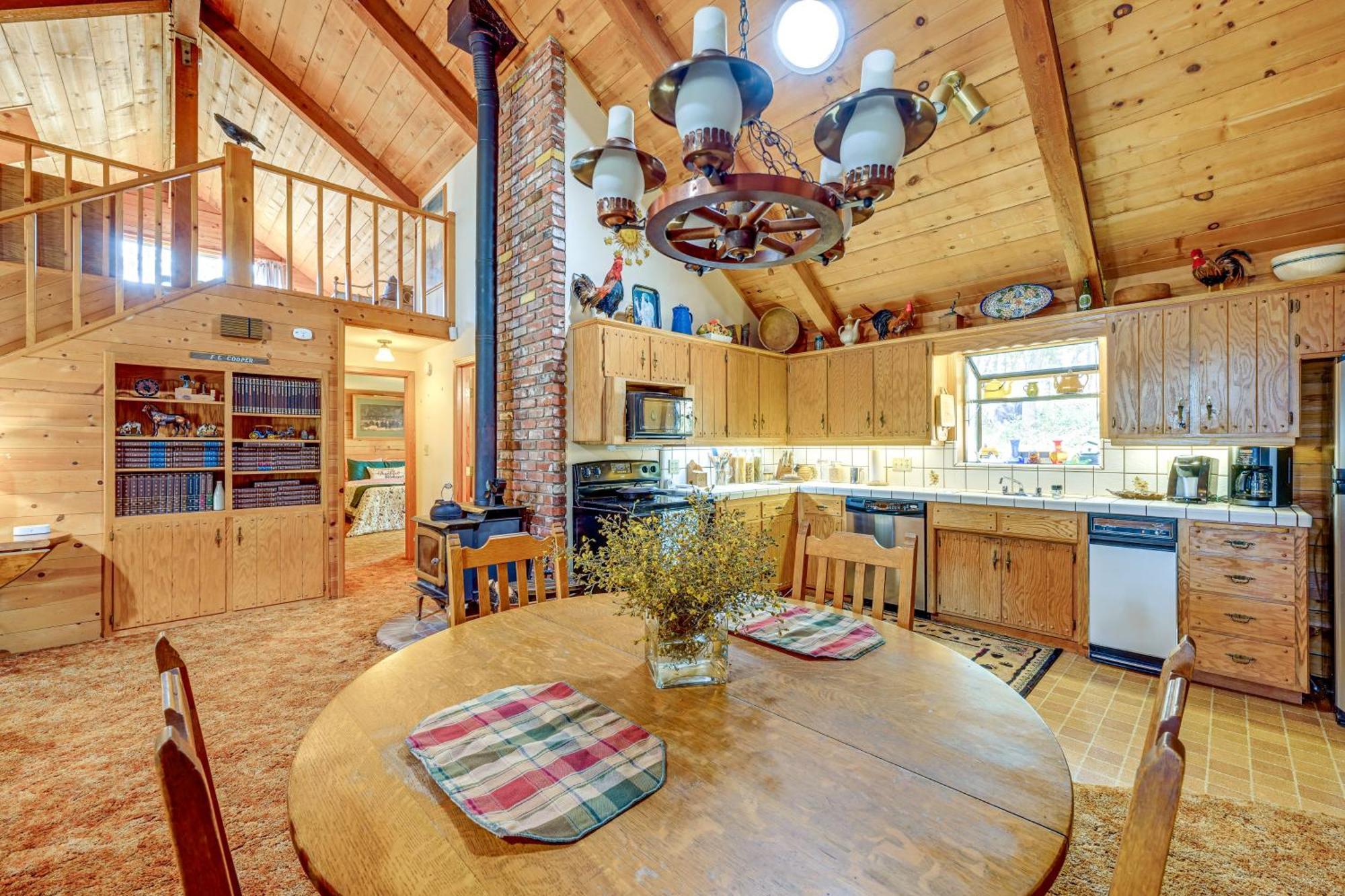 Cozy Family-Friendly Badger Retreat With Fireplace! Екстериор снимка